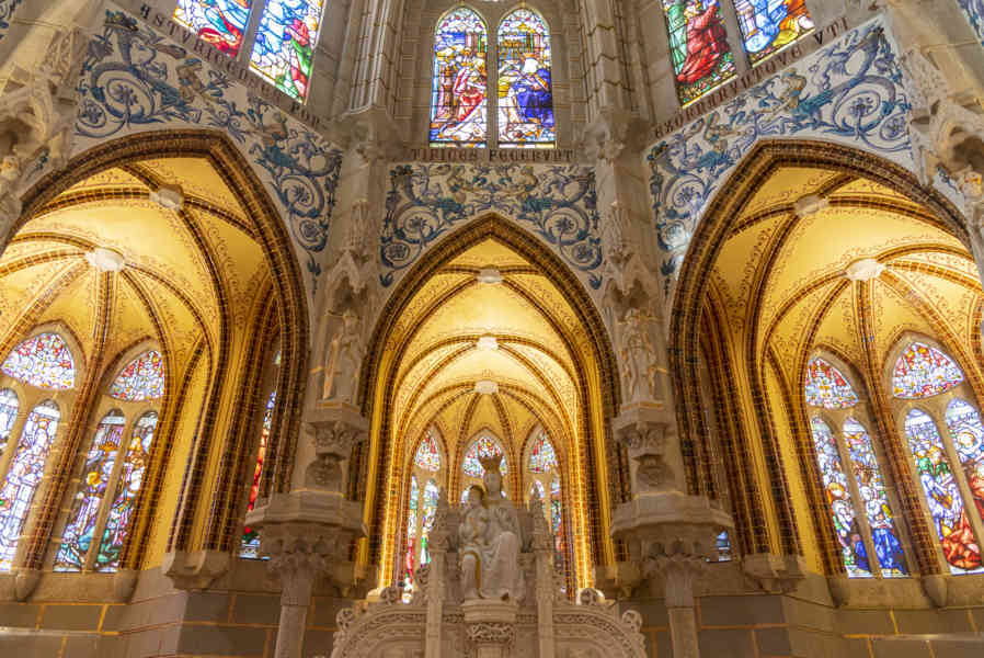 León 044 - Astorga - palacio Gaudí - planta 1 - capilla.jpg